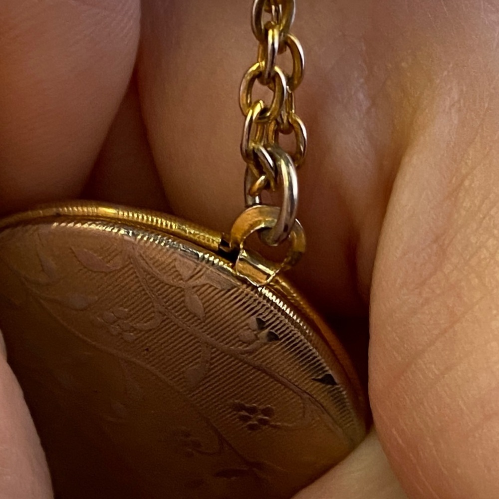 💛 Vintage Gold Plates Floral Locket Necklace | Minimalist Boho Layering Piece - Picture 8 of 8